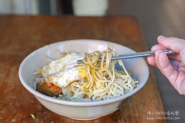 ▲▼凌晨三點半營業台北早餐推薦，萬華阿伯蛋包麵。（圖／部落客陳小可提供）