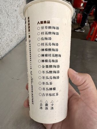 ▲▼高雄鹽埕老店推薦！　「阿忠虱目魚粗米粉」豬油拌麵超好吃，炸魚皮、魚背骨別有風味。（圖／部落客小虎提供）