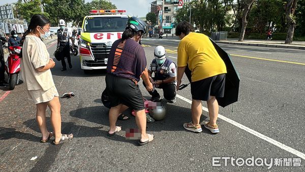 ▲▼       海軍官校前事故      。（圖／記者吳世龍攝）