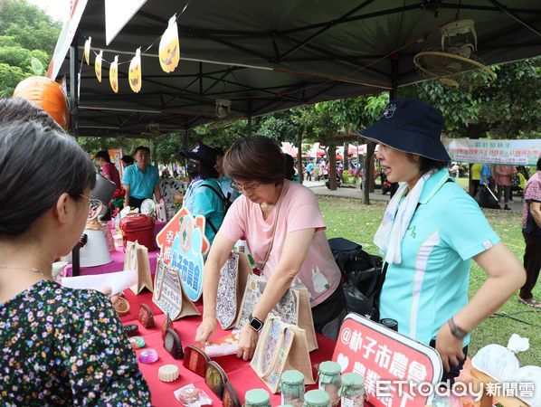 ▲▼   嘉義縣農會魔豆萌寵萬聖趴 翁章梁發「魔豆點心包」與孩子同樂  。（圖／嘉義縣政府提供）