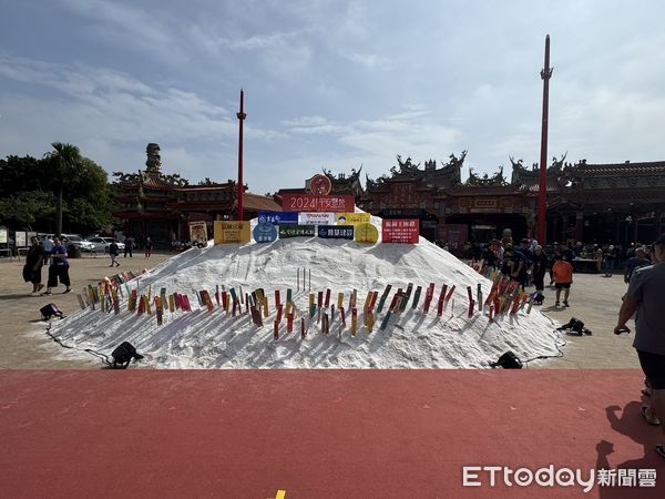 ▲一年一度的鯤鯓王平安鹽祭，26日在南鯤鯓代天府盛大登場，活動將持續兩天。（圖／記者林東良翻攝，下同）