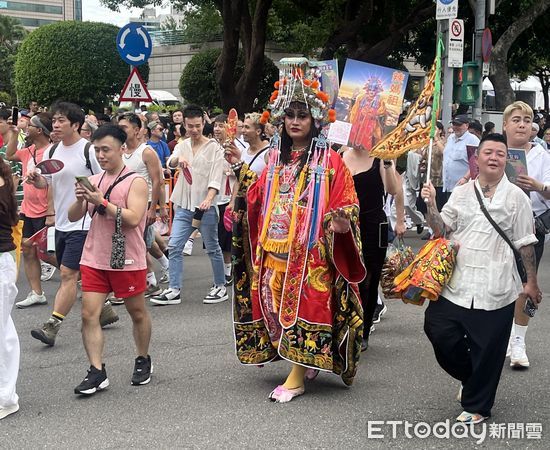 ▲▼第22屆「2024台灣同志遊行」今天登場，主辦單位預估最高可達18萬人參與。（圖／記者許敏溶攝）