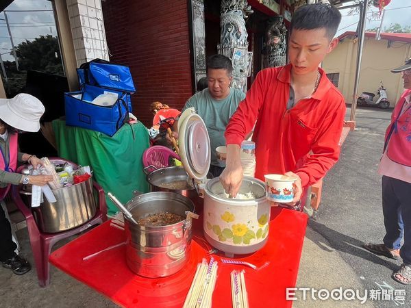 ▲台南市勞工局「做工行善團」為推動黃偉哲市長希望家園理念，26日志工兵分兩路，為案家修繕。 （圖／記者林東良翻攝，下同）