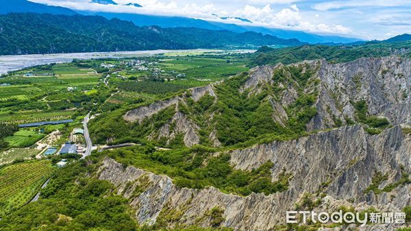 ▲▼台東著名地質景觀「利吉惡地」地質公園，也是國家第一級保護區。（圖／觀光署提供）