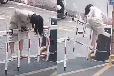 硬闖社區柵欄突升起!陸妹卡半空「長裙變迷你裙」 民眾傻眼圍觀