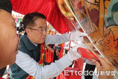 台南喜樹代天府萬皇宮王船出廠　黃偉哲陪同潘孟安祈求國泰民安