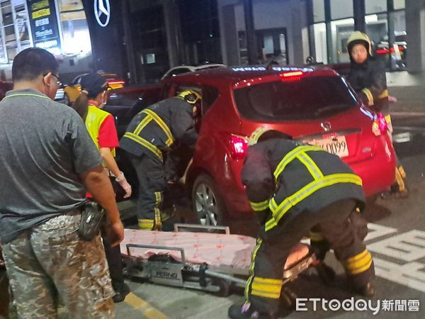 ▲▼快訊／宜蘭驚傳3車追撞5人傷　男駕駛「無呼吸心跳」送醫搶救中。（圖／記者游芳男翻攝）