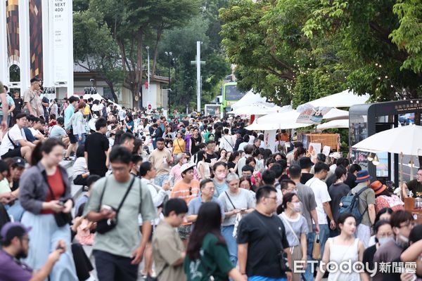 ▲2024台灣設計展26日盛大開幕，包含西市場與台南市美術館2館兩大主展區、湧入大批觀展人潮，並與台南在地多場驚豔活動等共同舉行。（圖／記者林東良翻攝，下同）