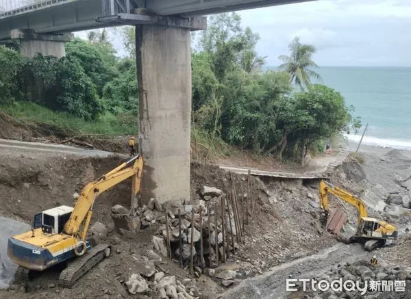 ▲▼台鐵進行包括南迴線K78處南坑三號橋下溪流護堤整建、及太麻里(K80)處路基鞏固。（圖／台鐵公司提供）