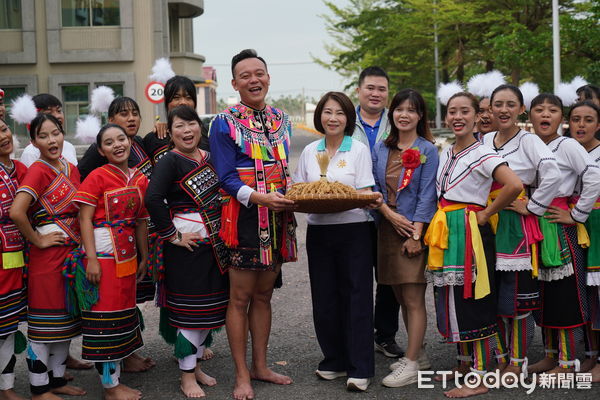 ▲屏東慈惠護專60年校慶，屏東縣長周春米到場致意            。（圖／記者吳奕靖翻攝）