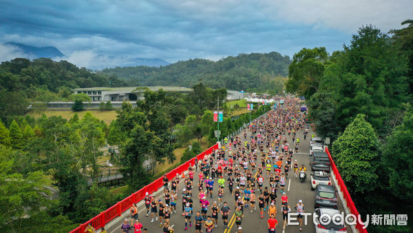 ▲2024日月潭環湖馬拉松吸引逾5000名跑者參加。（圖／記者高堂堯攝）