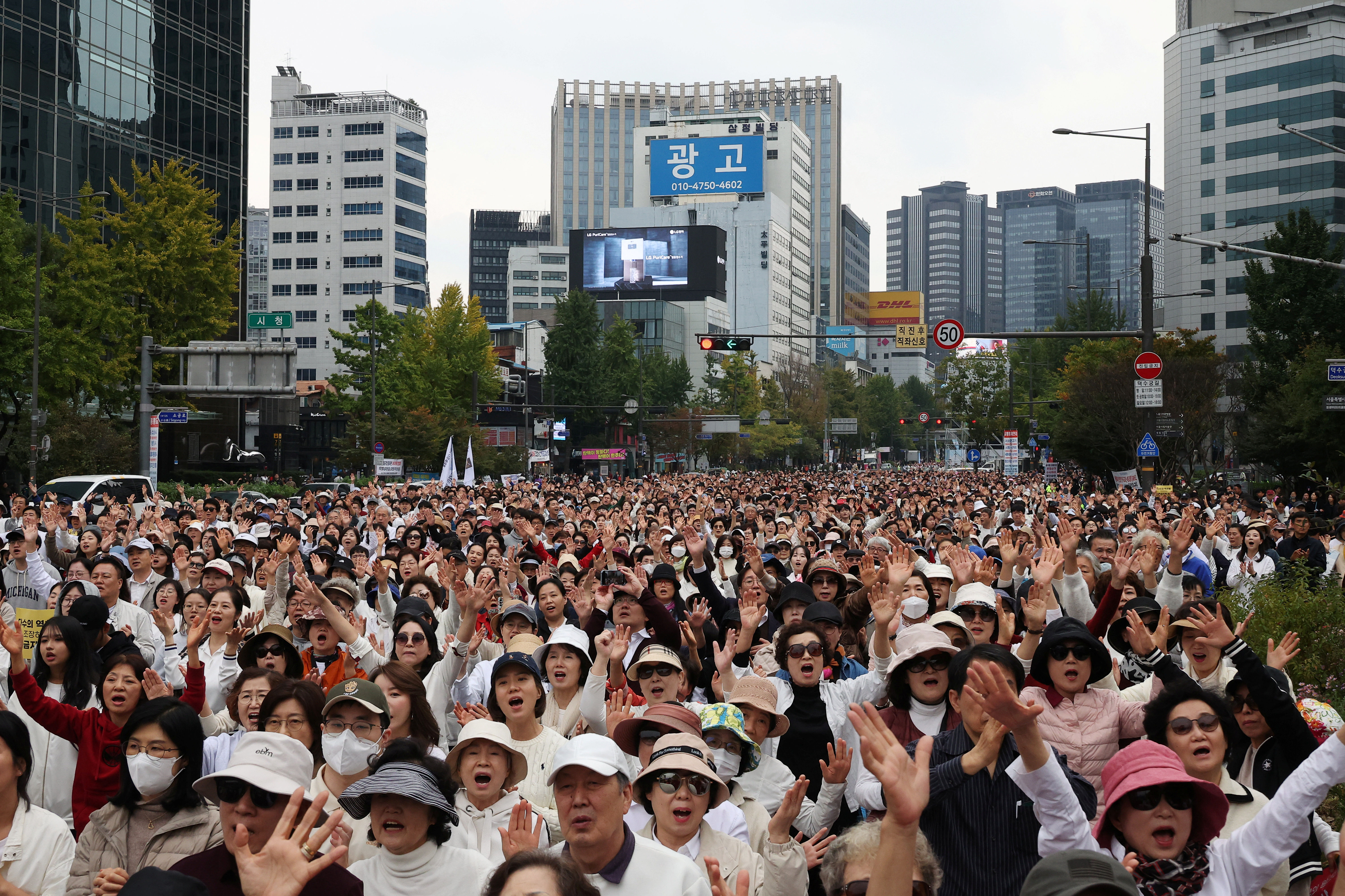 ▲▼南韓基督教團體27日下午號召百萬人上街，在首爾光化門廣場舉行「反同集會」。（圖／路透）