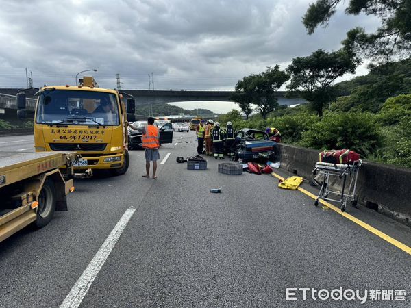 ▲▼             國1林口段車禍，釀成1死5傷。（圖／記者楊熾興翻攝）