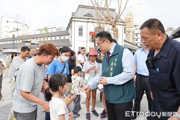 ▲台南週末人潮大爆滿，除了官方辦理的「台灣設計展」等等大小活動，溪南溪北總計近40個活動。（圖／記者林東良翻攝，下同）