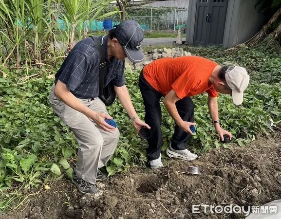 ▲台南市覺行弘法協會，為遵奉佛陀慈悲利生教導，以及感念南無觀世音菩薩救度眾生大悲恩德，27日舉辦救生放生活動，恭誦《金剛瑜伽圓滿法》、燃燈供佛及放生儀式。（圖／記者林東良翻攝，下同）