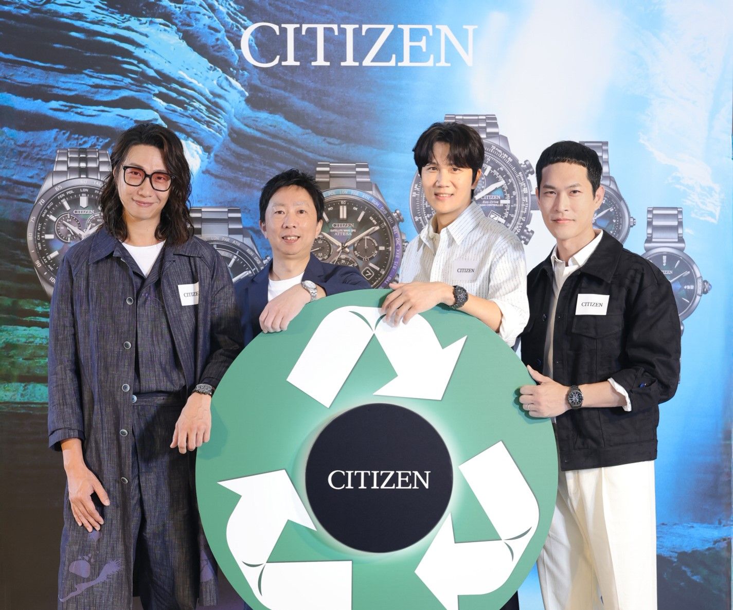 ▲宇宙人演繹CITIZEN「宇宙幻彩」 錶現多變光彩魅力向地球致敬。（圖／CITIZEN提供）