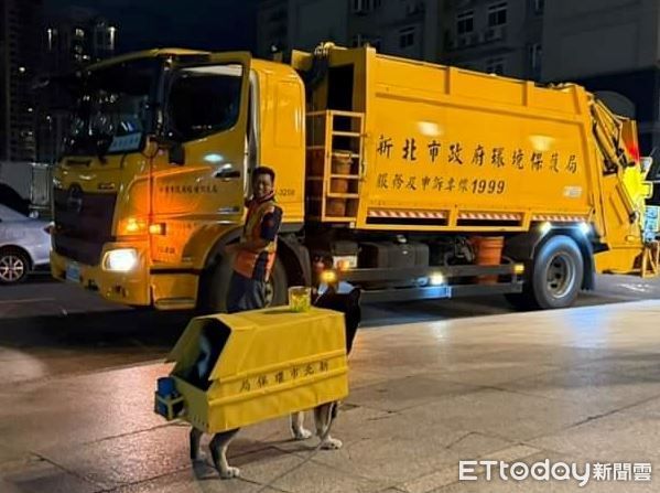 ▲萬聖節黑柴「扮垃圾車」　上街遇到正版興奮鳴笛：嗷嗚～（圖／wood.dog_money提供，請勿隨意翻拍，以免侵權。）