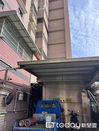 ▲▼大樓停車電梯變「恐怖大怒神」原因曝，害3人重摔…市府急令停用。（圖／記者賴文萱翻攝）