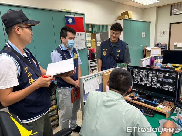 ▲▼新北市警少年隊到校園檢測監控設備             。（圖／記者陳以昇翻攝）