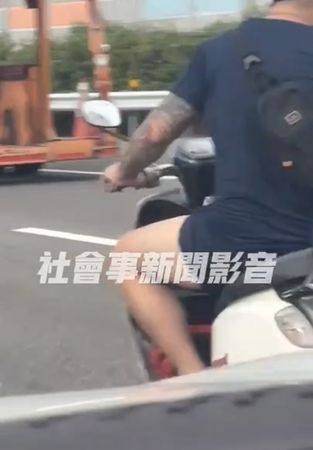 ▲▼刺青男騎車硬上國道「攔轎車狂罵」！誇張畫面曝　下場慘了。（圖／翻攝社會事新聞影音）