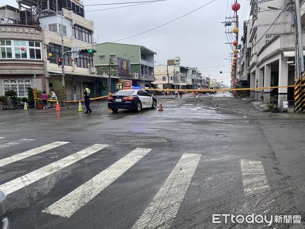 ▲▼屏東縣新園鄉興龍村自來水管爆裂             。（圖／民眾提供）