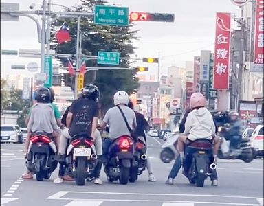 桃園平鎮5機車未掛牌趴趴走！網友驚呆PO網　警方回應了