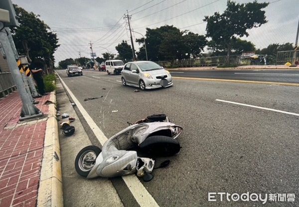 ▲▼慘遭後方煞車不及自小客車撞飛，全身上多處擦傷。（圖／楊梅警分局提供）