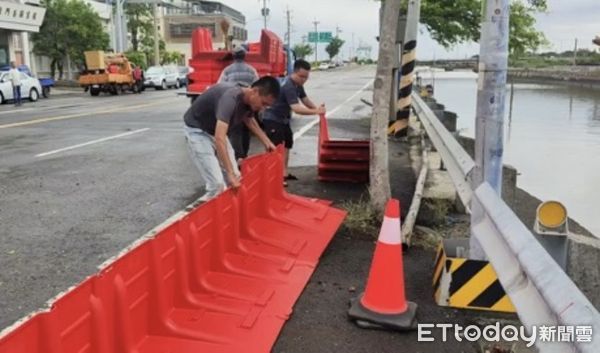 ▲康芮颱風持續靠近，且暴風範圍有擴大趨勢，市長黃偉哲要求市府團隊提高戒備、加強防颱整備，包含消防局、水利局、工務局、環保局及37區公所等，持續落實相關防汛防颱整備工作。（圖／記者林東良翻攝，下同）