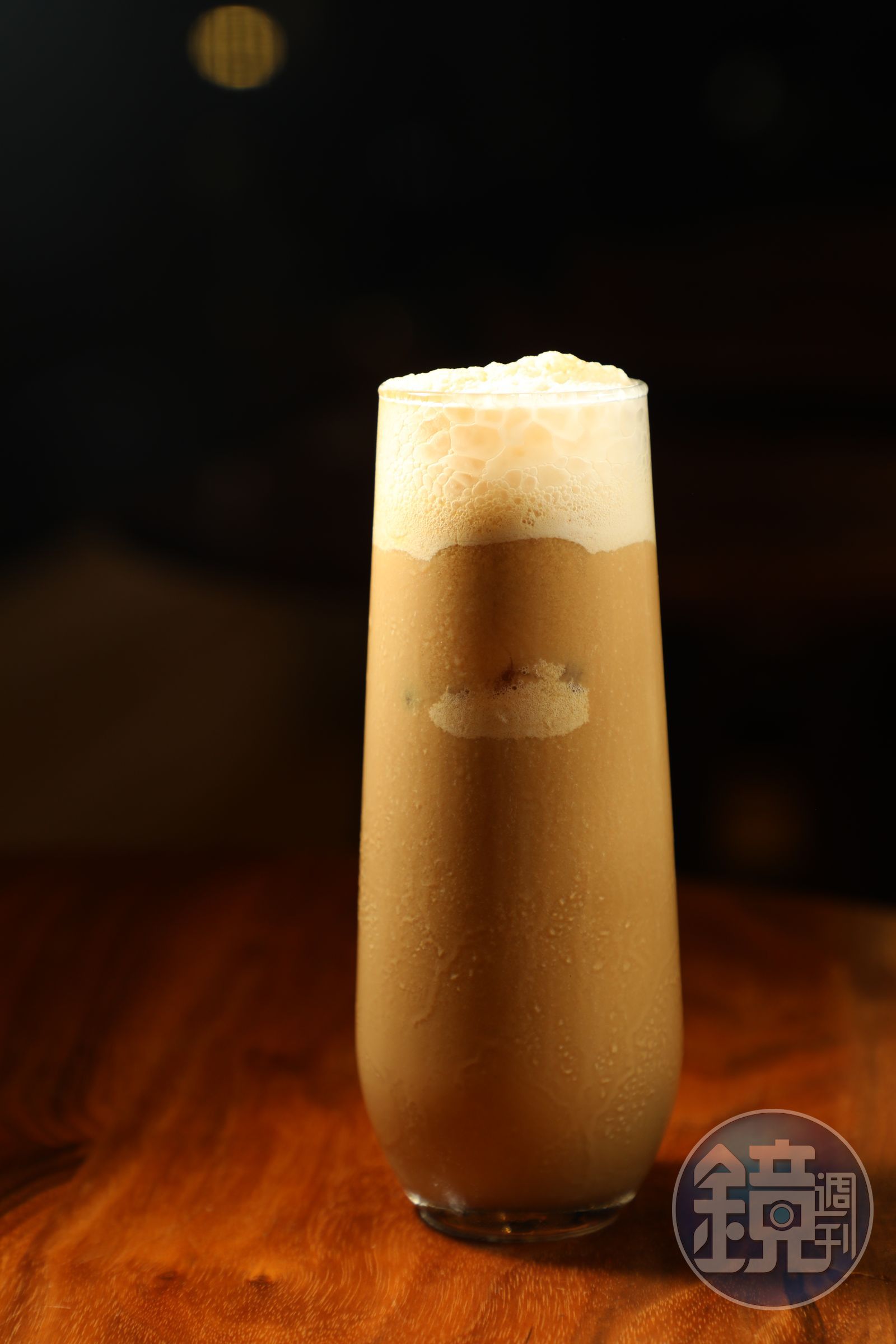 店員推薦的「Coffee Gin Fizz」是百香果風味的冷萃琴酒特調。（港幣78元／杯）