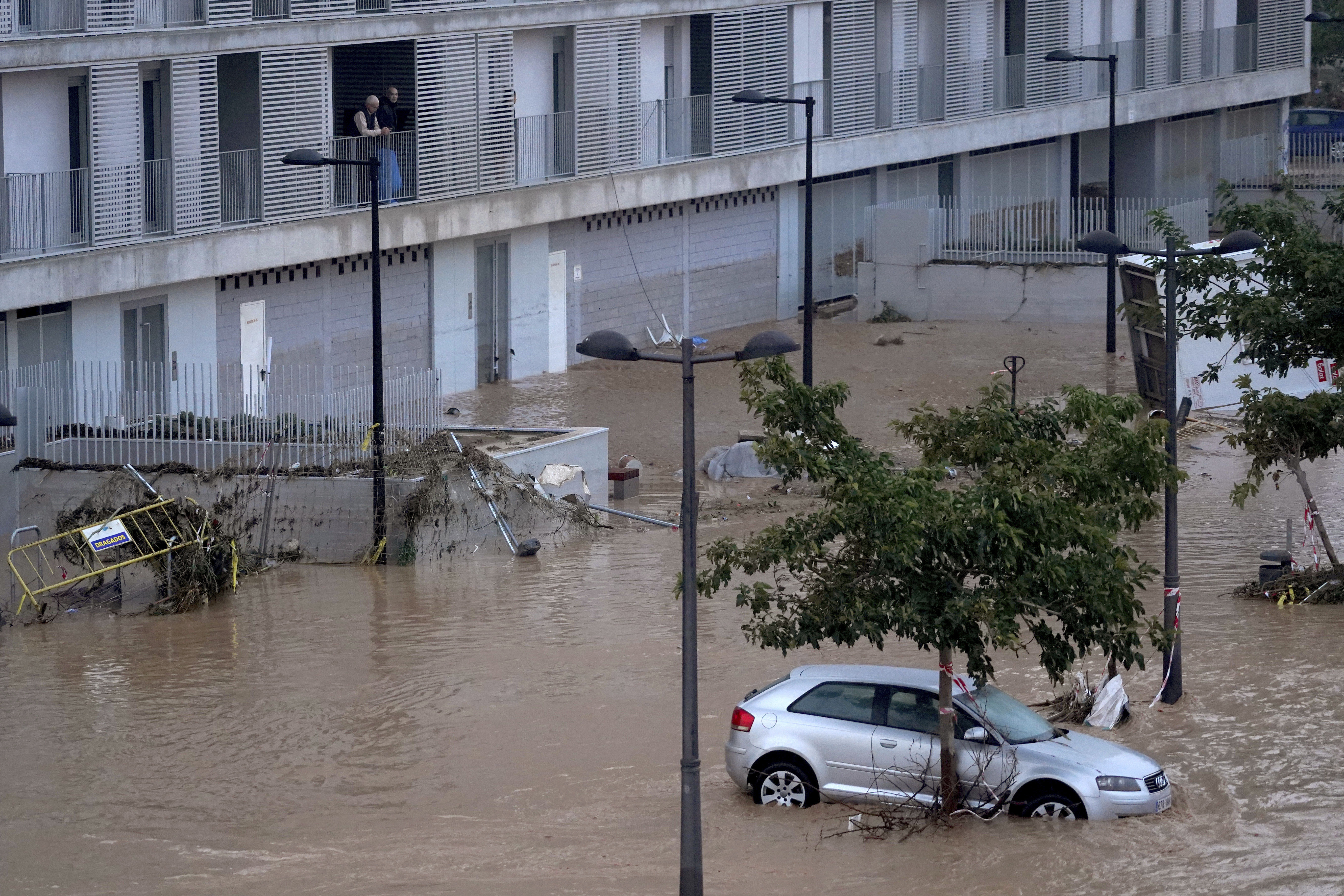 ▲▼ 西班牙東部瓦倫西亞（Valencia）降下暴雨，傳出災情。（圖／達志影像／美聯社）