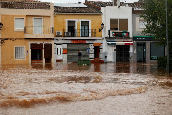 ▲▼西班牙東部瓦倫西亞（Valencia）降下暴雨，傳出災情。（圖／路透）