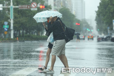 銀杏環流雨彈掃台「明晚起北東下更大」　下周可能有颱風