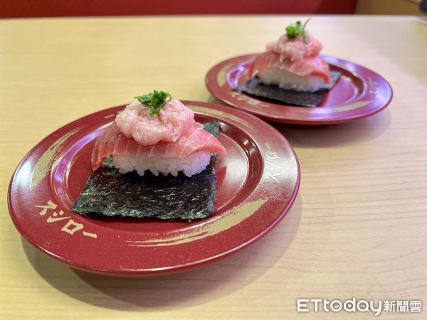 ▲鮪魚泥中腹海苔包。（圖／壽司郎提供）