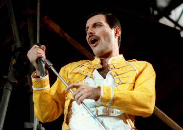 ▲▼皇后合唱團主唱佛萊迪．墨裘瑞（Freddie Mercury）。（圖／達志影像／美聯社）