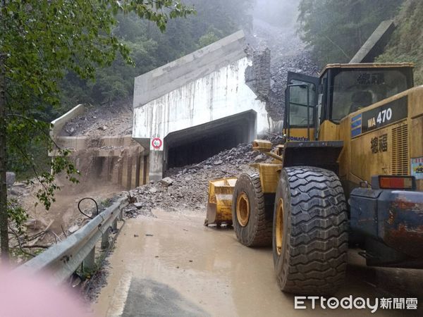 ▲▼中橫台8線96K發生土石流，道路中斷                。（圖／記者李陳信得翻攝）