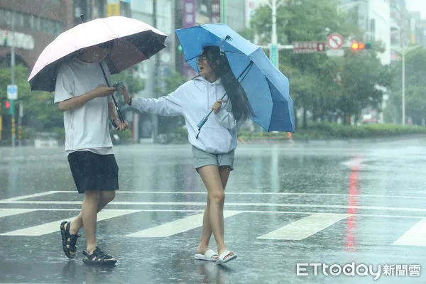 ▲豪大雨示意照。（圖／記者李毓康攝）