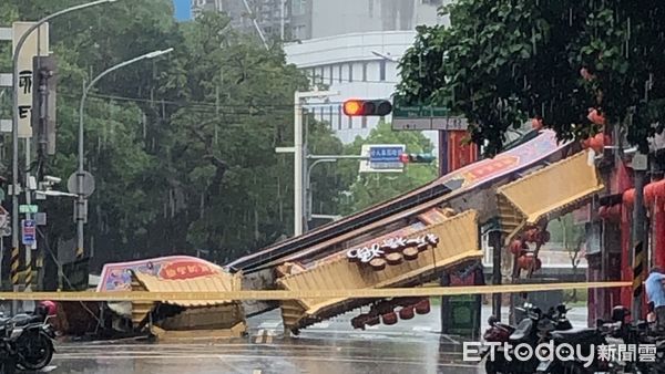 圖 慈惠宮牌樓倒塌