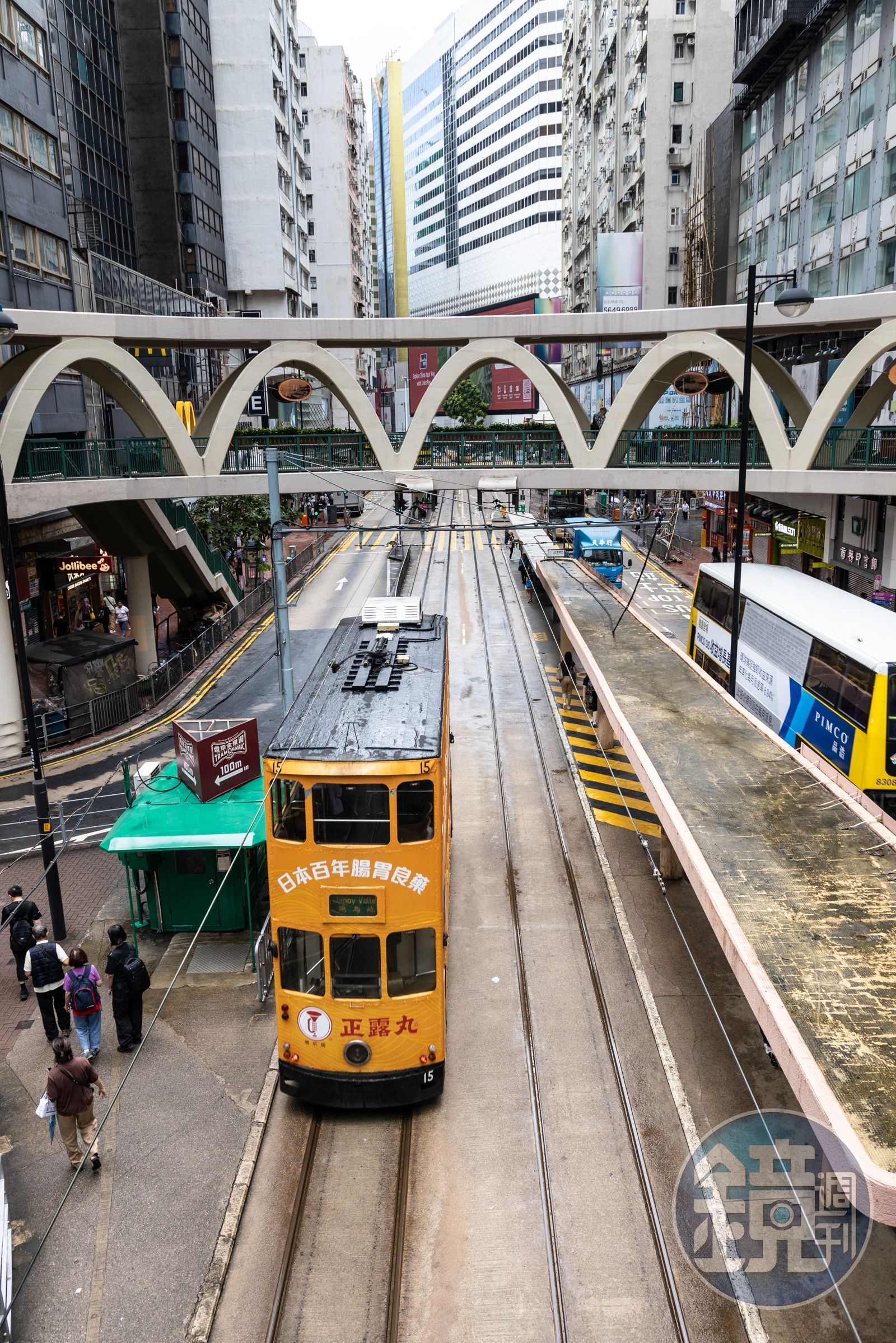 來到香港最有趣就是看叮叮車廣告，每一輛都很有創意，「正露丸」懷舊又復古。