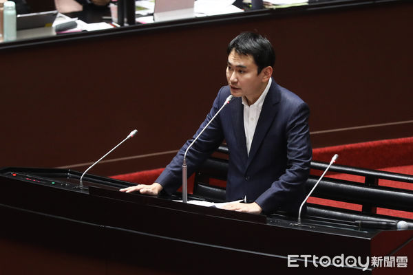 ▲民進黨立委陳冠廷質詢。（圖／記者林敬旻攝）