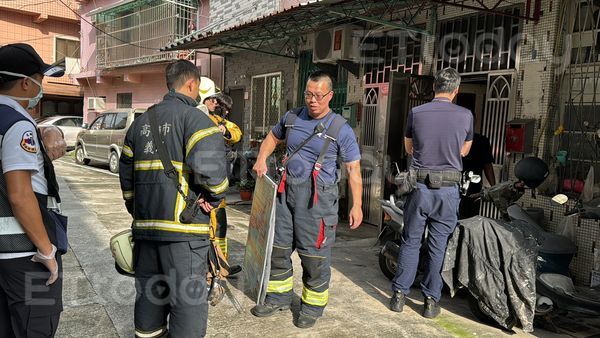 ▲高雄市鼓山三路一棟民宅一年6次火警通報，現在不排除以公共危險罪移送             。（圖／記者吳世龍攝）