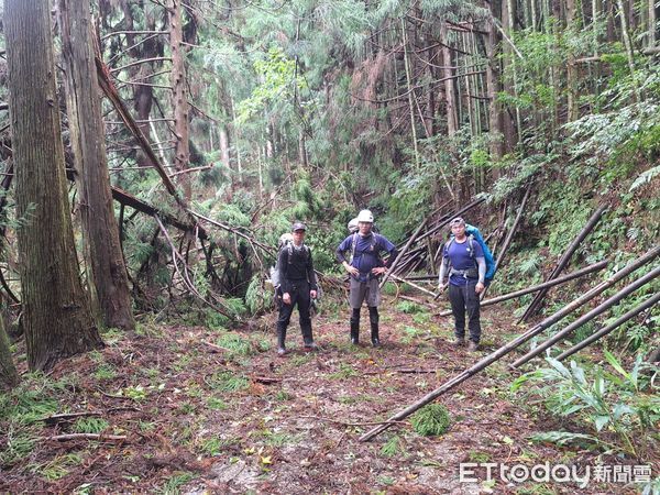 ▲▼南投4名獵人山區失聯逾24小時，搜救人員無功而返，明天繼續搜救。（圖／記者高堂堯翻攝）