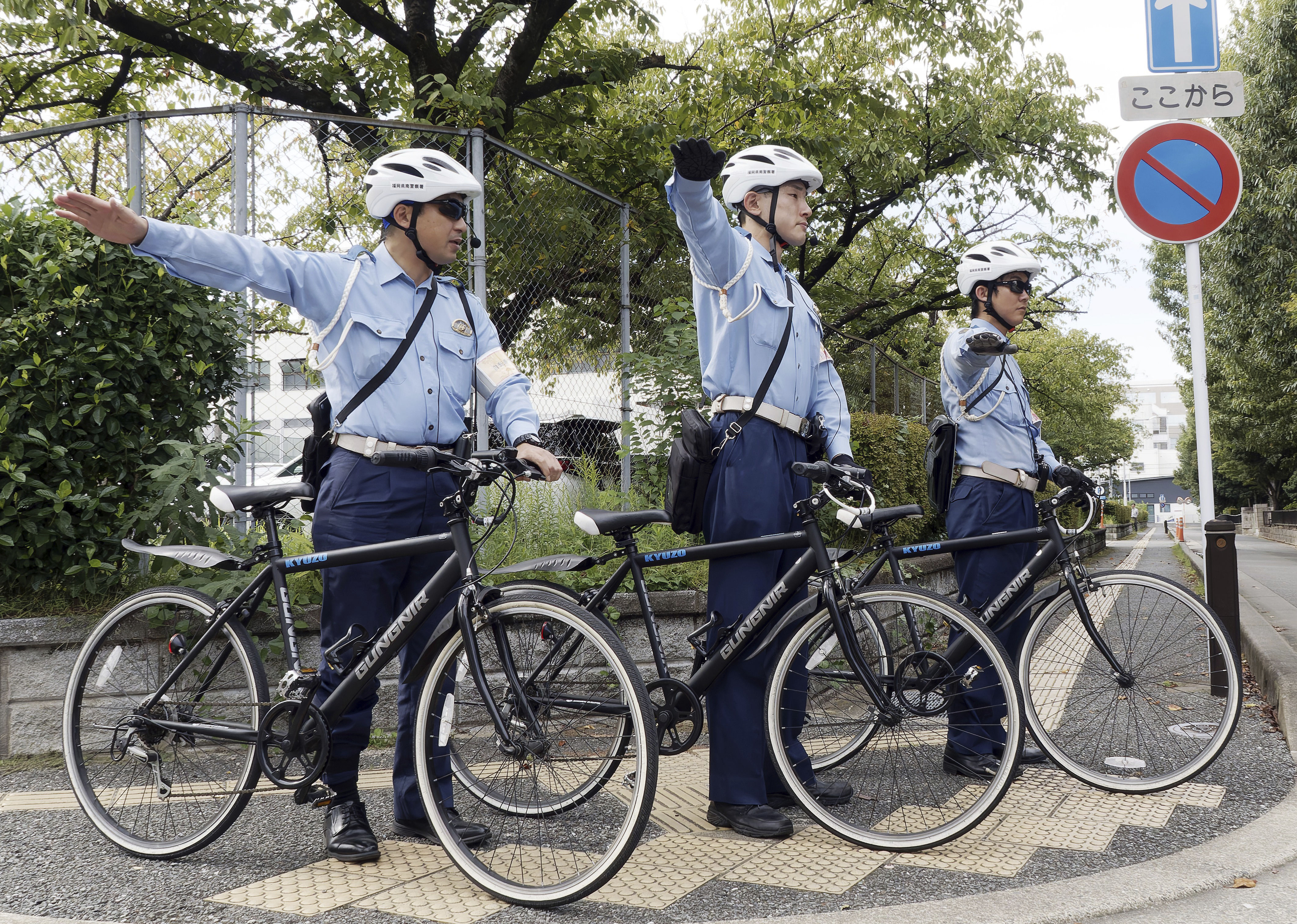 ▲▼日本新法上路，禁止民眾邊騎自行車、邊使用手機。（圖／達志影像／美聯社）