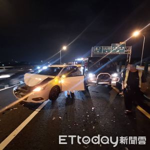 快訊／高雄88快速道路連環車禍！4車追撞1女傷勢不明　現場慘況曝