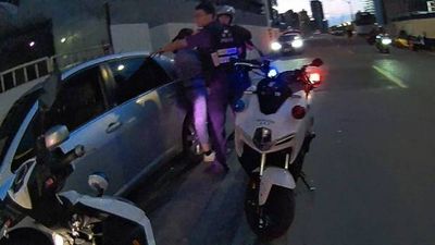 移工情侶騎車出遊違規被警攔　失聯身分曝光慘了