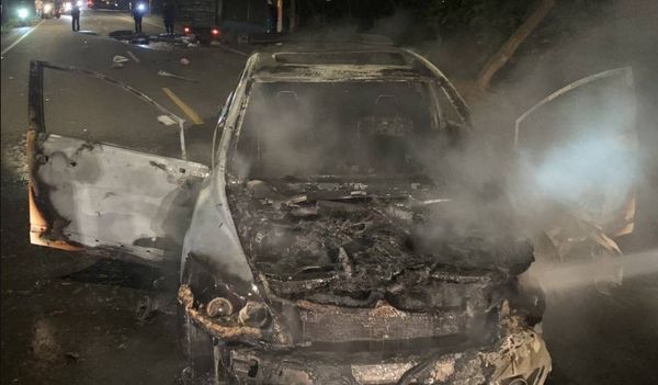 ▲彰化綠色隧道轎車與蛋車相撞起火燃燒。（圖／民眾提供）