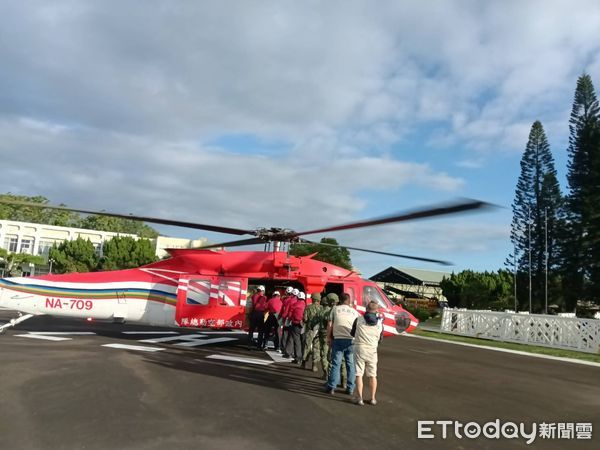 ▲▼      司馬庫斯遇康芮成孤島，空總直升機今載1.5噸物資送達       。（圖／記者陳韻如攝）