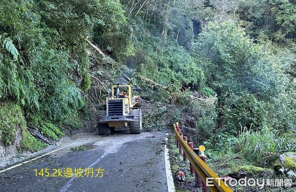 ▲強風加上暴雨造成台8線173.5K九曲洞隧道路基缺口。（圖／公路局提供，下同）