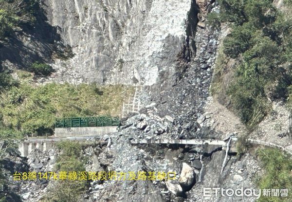 ▲強風加上暴雨造成台8線173.5K九曲洞隧道路基缺口。（圖／公路局提供，下同）