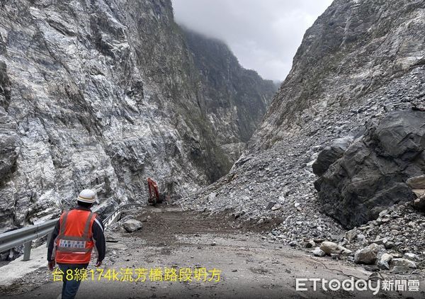 ▲強風加上暴雨造成台8線173.5K九曲洞隧道路基缺口。（圖／公路局提供，下同）