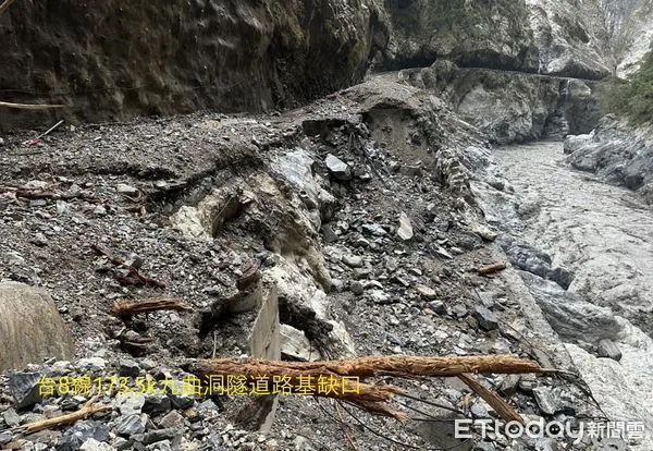 ▲強風加上暴雨造成台8線173.5K九曲洞隧道路基缺口。（圖／公路局提供，下同）